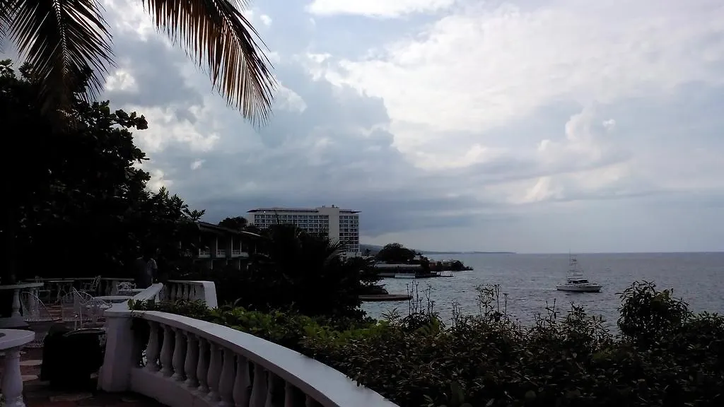 Silver Seas Hotel Ocho Rios 2*,